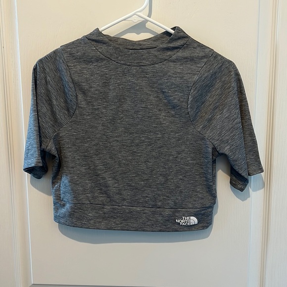 NWOT The Northface Crop Top - Picture 2 of 3